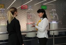 «Чувствую себя частью чуда». О чем мечтает продавец лотерейных билетов